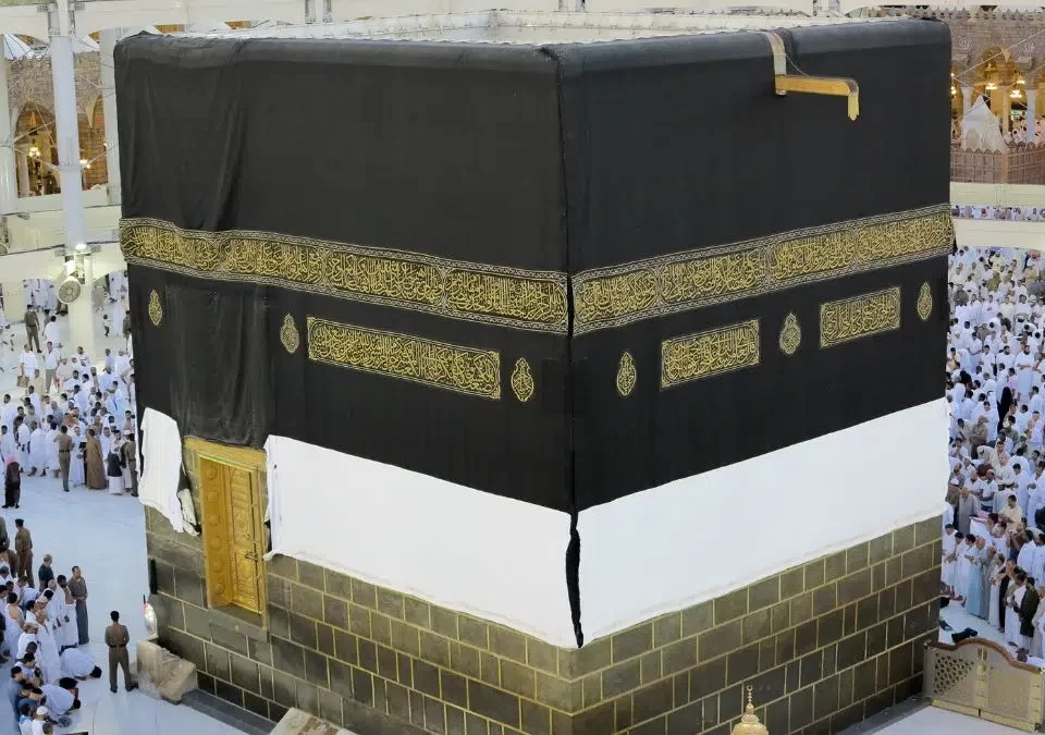 Navigate the Spiritual Essence of Umrah?