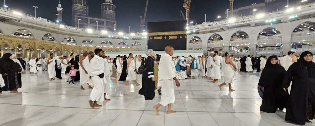 Muslims performing Umrah